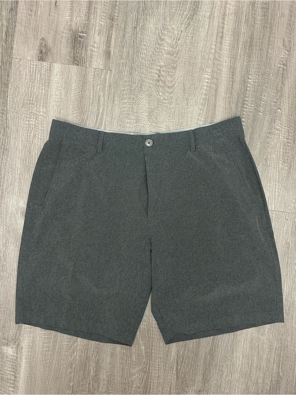 Black Clover Men's Flat Front Golf Shorts in Gray